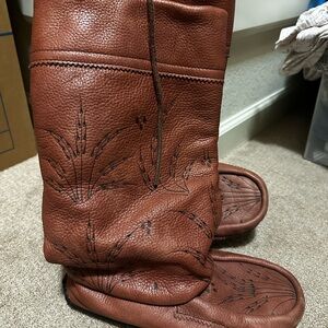 Elegant Leather Moccasins in Rich Brown